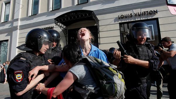 U.N. decries Russian use of force against protesters U.N. decries Russian use of force against protesters