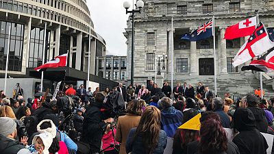 احتجاج في نيوزيلندا على إبعاد أطفال السكان الأصليين عن ذويهم