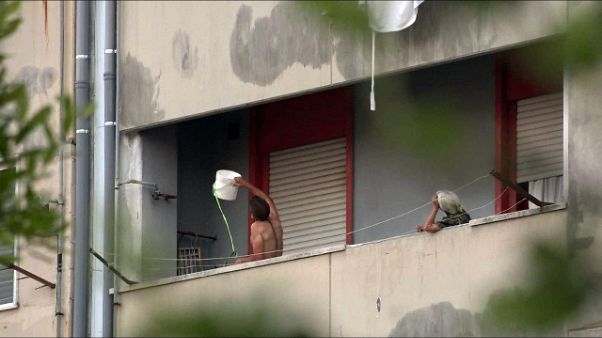 Barricato in casa con bombole gas, preso Barricato in casa con bombole gas, preso