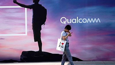 Qualcomm shares fall 6% on dour current-quarter forecast