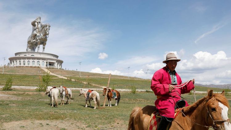 ترامب يختار اسم "فيكتوري" لحصان أهداه رئيس منغوليا لنجله