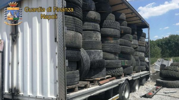 Discarica abusiva nel Napoletano Discarica abusiva nel Napoletano