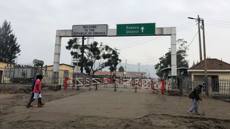 رواندا تغلق الحدود مع الكونجو بعد ظهور ثالث إصابة بالإيبولا في جوما