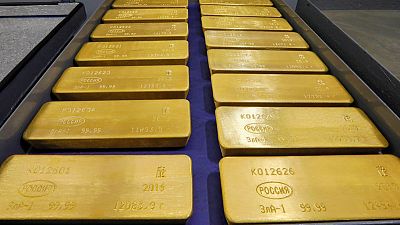 الذهب يقفز 2% بعد إعلان ترامب عن رسوم جديدة على بضائع صينية الذهب يقفز 2% بعد إعلان ترامب عن رسوم جديدة على بضائع صينية