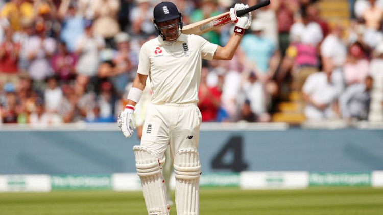 Burns in fine form as England close on Australia total