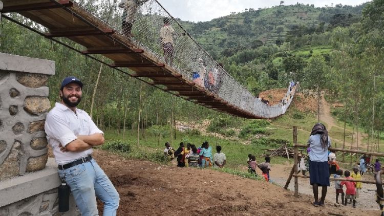 Modenese 'uomo dei ponti' in Ruanda