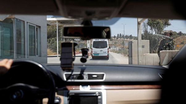 Palestinian app helps drivers avoid Israeli checkpoint bottlenecks Palestinian app helps drivers avoid Israeli checkpoint bottlenecks