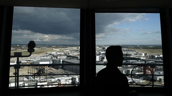 UK's Unite union calls off Tuesday's Heathrow Airport strike UK's Unite union calls off Tuesday's Heathrow Airport strike