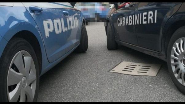 Uomo accoltellato, si cerca il figlio Uomo accoltellato, si cerca il figlio