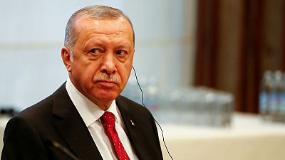 أردوغان: ينبغي ألا تصبح العلاقات مع أمريكا أسيرة الخلاف على منظومة إس-400 أردوغان: ينبغي ألا تصبح العلاقات مع أمريكا أسيرة الخلاف على منظومة إس-400
