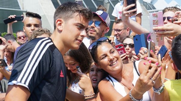Dybala tra testimonial terza divisa Juve Dybala tra testimonial terza divisa Juve