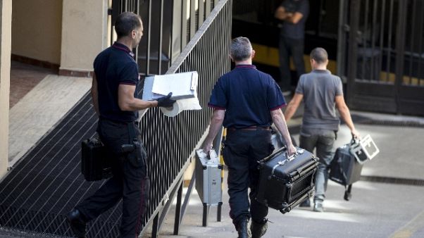 Cc ucciso:in hotel trovate tracce sangue Cc ucciso:in hotel trovate tracce sangue