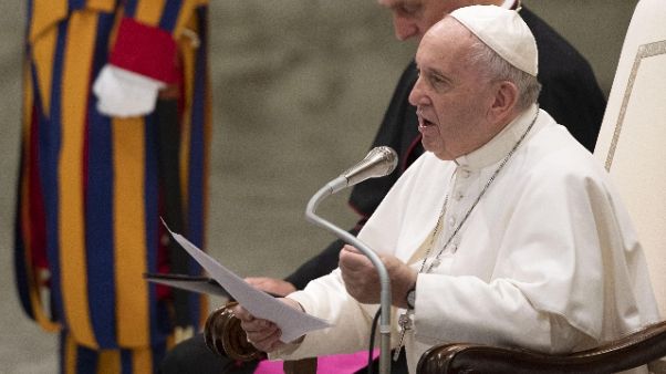 Papa: Chiesa accanto chi è in difficoltà Papa: Chiesa accanto chi è in difficoltà