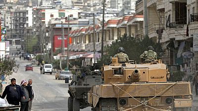 تركيا تتأهب لعمل عسكري مع تعثر المحادثات مع أمريكا حول منطقة آمنة في سوريا