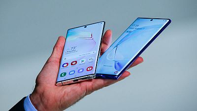 Samsung's new Note takes on Huawei in selfie beauty pageant Samsung's new Note takes on Huawei in selfie beauty pageant