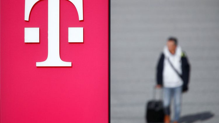 Deutsche Telekom second-quarter in line, confirms guidance