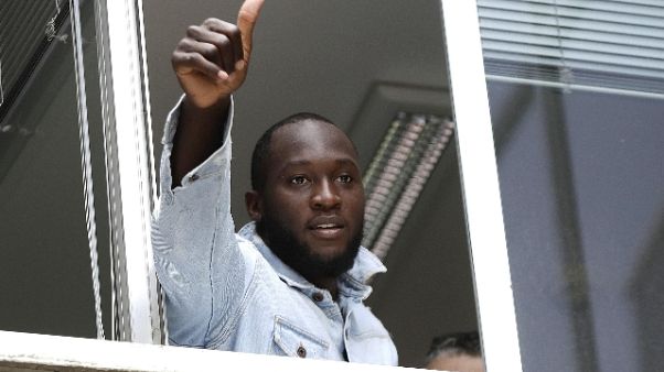Lukaku all'Inter, firma fino al 2024 Lukaku all'Inter, firma fino al 2024