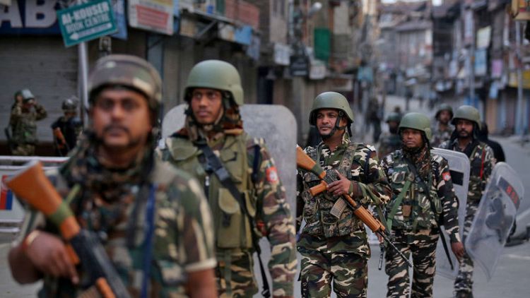 الغضب يتصاعد في كشمير بعد إقامة صلاة الجمعة وسط إجراءات أمنية