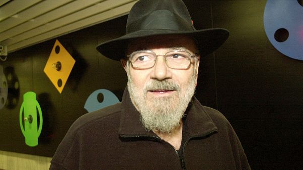 Greek sculptor Takis, whose works used magnetism, sound and light, dies aged 93 Greek sculptor Takis, whose works used magnetism, sound and light, dies aged 93