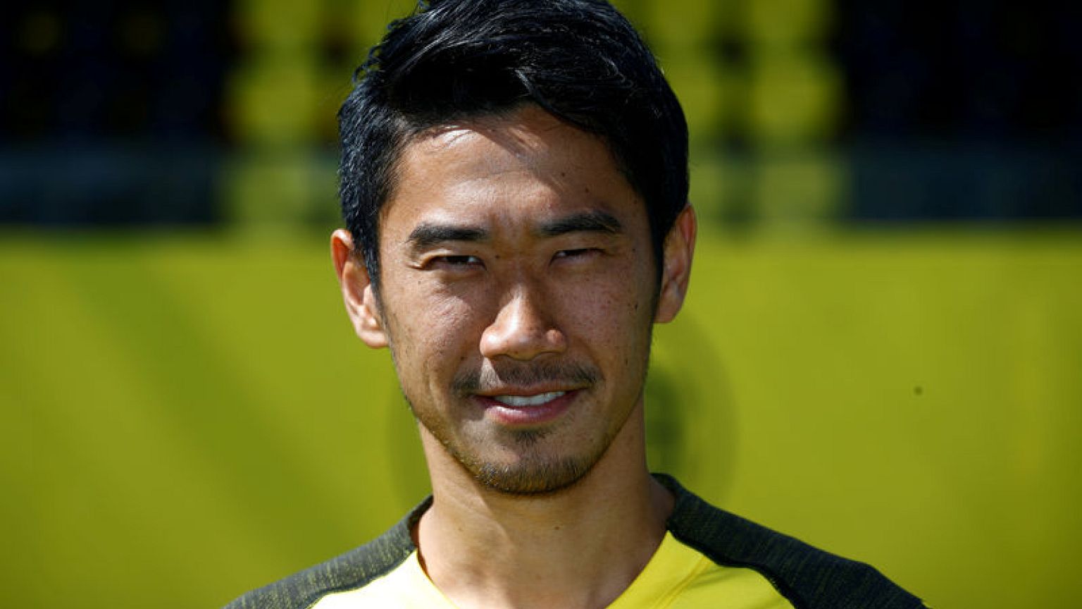 Japan's Kagawa joins Real Zaragoza from Borussia Dortmund