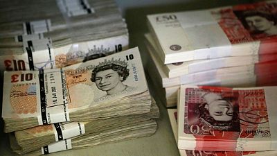 الاسترليني يهبط لأدنى مستوى في عامين مع انكماش الاقتصاد البريطاني الاسترليني يهبط لأدنى مستوى في عامين مع انكماش الاقتصاد البريطاني