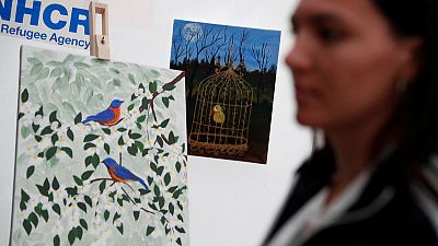 مهاجرة أفغانية تلتمس الأمل بالرسم داخل مخيم لاجئين بالمجر مهاجرة أفغانية تلتمس الأمل بالرسم داخل مخيم لاجئين بالمجر
