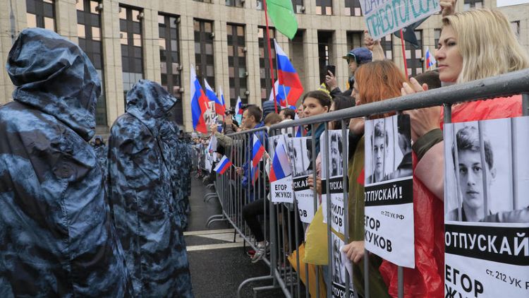 Thousands defy crackdown in Moscow's biggest protest for years