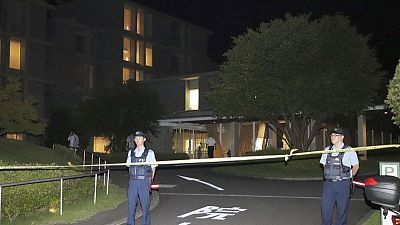 رجل يطعن أربعة أشخاص بمستشفى في اليابان رجل يطعن أربعة أشخاص بمستشفى في اليابان