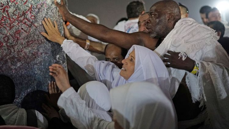 Muslims at haj gather on Mount Arafat to atone for sins