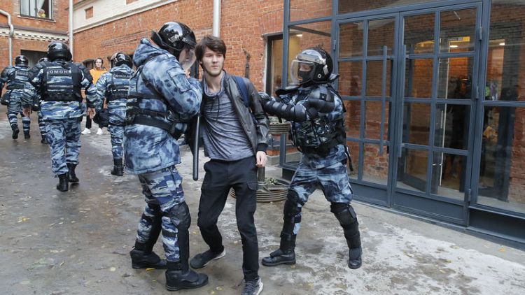 الشرطة الروسية تحتجز أكثر من 70 شخصا في احتجاجات للمعارضة