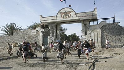 الانفصاليون في جنوب اليمن يقولون إنهم سيطروا على القصر الرئاسي في عدن الانفصاليون في جنوب اليمن يقولون إنهم سيطروا على القصر الرئاسي في عدن