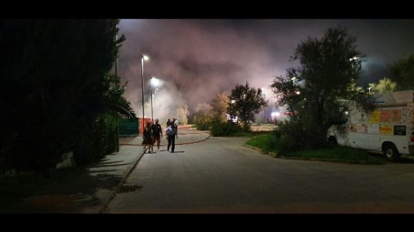 Fiamme in centro sociale a Viareggio Fiamme in centro sociale a Viareggio