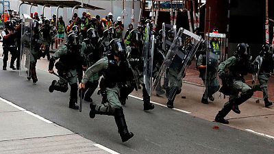 أساليب جديدة في المواجهة بين الشرطة والمحتجين في هونج كونج