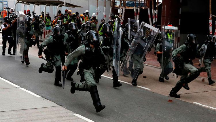 أساليب جديدة في المواجهة بين الشرطة والمحتجين في هونج كونج