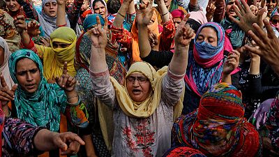 Hundreds chant anti-India slogans in seething Kashmir on eve of Eid Hundreds chant anti-India slogans in seething Kashmir on eve of Eid