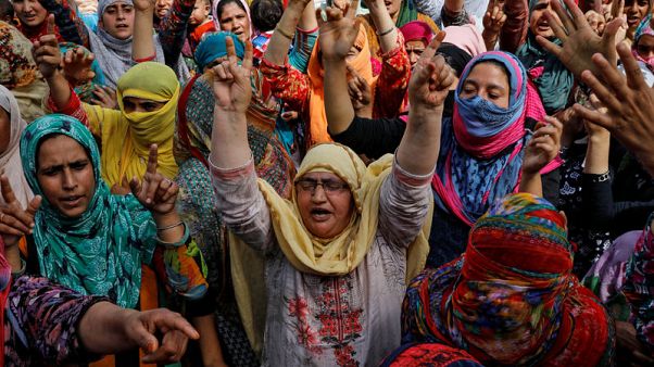 Hundreds chant anti-India slogans in seething Kashmir on eve of Eid Hundreds chant anti-India slogans in seething Kashmir on eve of Eid