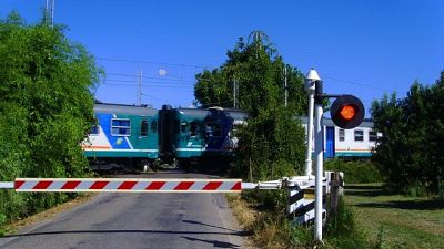 Donna muore travolta da treno a Brescia Donna muore travolta da treno a Brescia