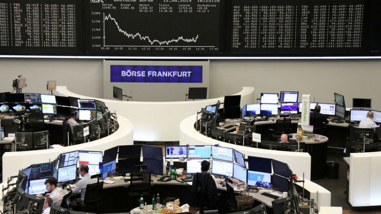 European shares fall as growth worries grip