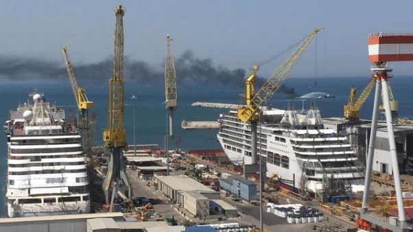 Imbarcazione in fiamme ad Ancona Imbarcazione in fiamme ad Ancona