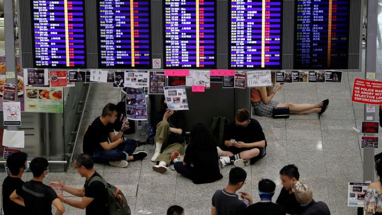إدارة الطيران الصينية تسعى لتجنب اضطراب الرحلات إلى هونج كونج