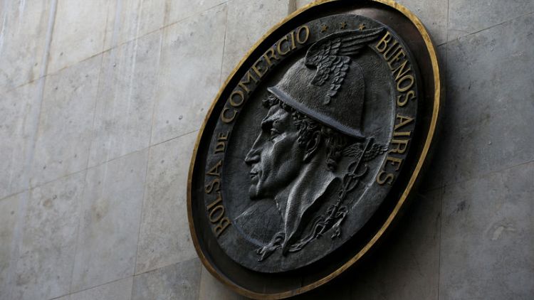 سندات وأسهم الأرجنتين تظهر دلائل على الاستقرار بعد انهيار