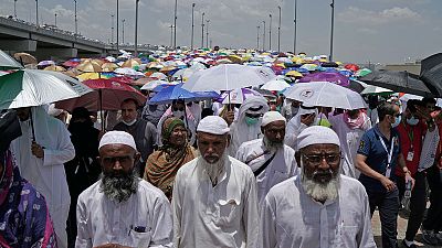 الحجاج يعودون إلى مكة لطواف الوداع مع قرب انتهاء المناسك دون حوادث الحجاج يعودون إلى مكة لطواف الوداع مع قرب انتهاء المناسك دون حوادث