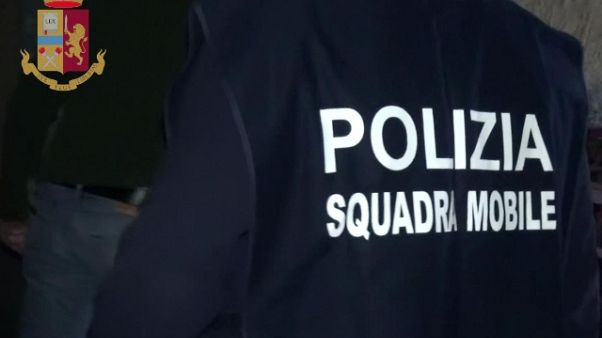 Abusi su 12enne figlia compagna, preso Abusi su 12enne figlia compagna, preso