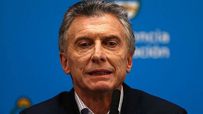 البيزو الأرجنتيني يواصل الهبوط رغم الإعلان عن خطة لدعم الاقتصاد البيزو الأرجنتيني يواصل الهبوط رغم الإعلان عن خطة لدعم الاقتصاد