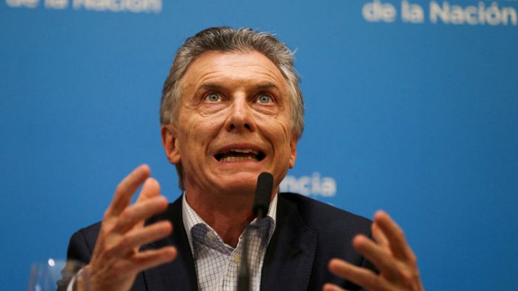 رئيس الأرجنتين يقول إن منافسه تعهد بتهدئة الأسواق إذا تولى السلطة