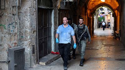 Palestinian youths stab Israeli policeman, one youth shot dead Palestinian youths stab Israeli policeman, one youth shot dead