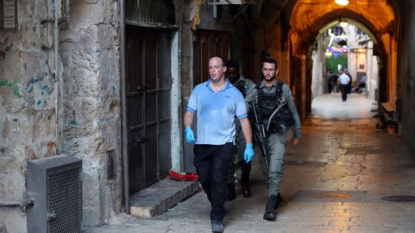 Palestinian youths stab Israeli policeman, one youth shot dead Palestinian youths stab Israeli policeman, one youth shot dead