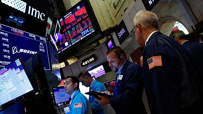 الأسهم الأمريكية تغلق متباينة مع تجاذب السوق بين مخاوف الركود وبيانات مبيعات التجزئة