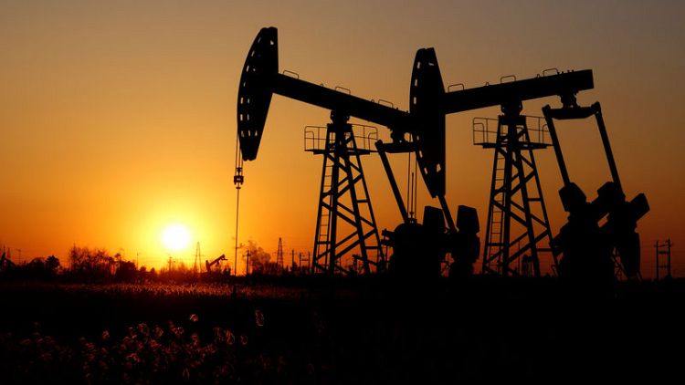 Oil edges up on easing recession fears