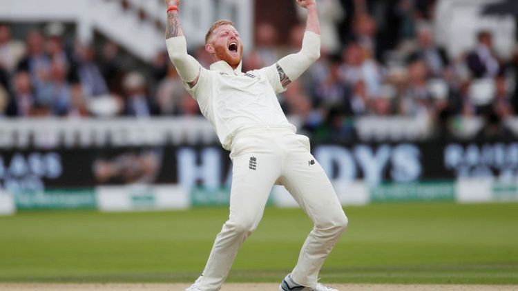 England pick up crucial wickets before lunch
